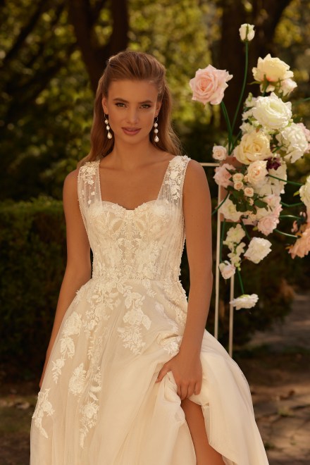 https://www.sposa-lia.com/images/stories/virtuemart/product/2) Katia.jpg